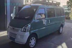 清新实用低投入，五菱荣光改装床车旅行，小面包打造露营车自驾游图片