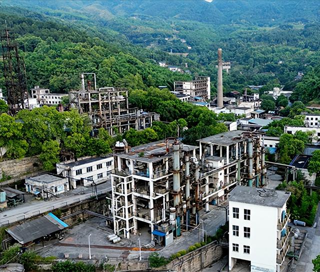 长寿深山藏着神秘军工遗址，曾造国防秘料，如今竟成网红打卡地？