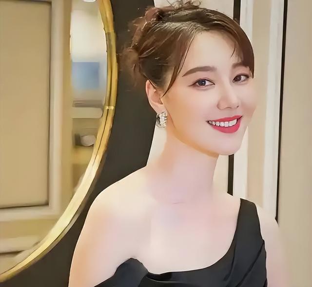 私生活混乱、被央视开除、陪睡上位？王冠的私生活谣言太离谱