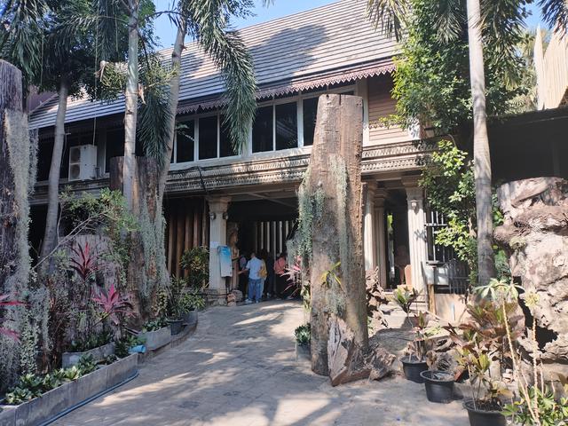 走进老挝万象神木博物馆，触摸木雕里的山河岁月