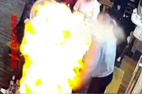 女子饭店吃饭用打火机点燃氢气球致爆炸，险些烧到同伴，饭店：不是装饰物，是顾客的气球，人没受伤图片