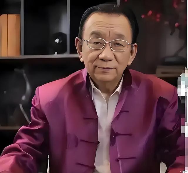 79岁侯耀华晚年凄凉！独居北京无保姆照料	，家里脏乱差环境寒酸