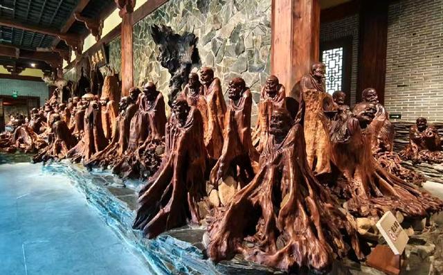 参观根宫佛国博物馆