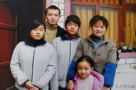 1999年雇主神秘失踪，22岁保姆无私抚养双胞胎弃女，如今过得怎样图片