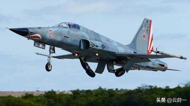 出大事了，轰炸机直逼东京，日本投票结果出来了，或迎首个核武器