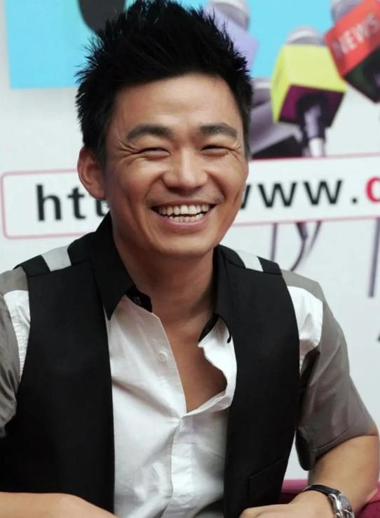 王宝强也没想到，和马蓉离婚9年后，一双儿女成为他的“救赎”！