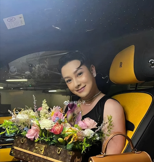 人民日报怒批！炫富	、偷税749万、跑国外，现又来“割内地韭菜	”