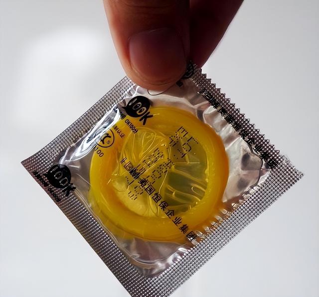 行走在川藏线，可看到许多“避孕套、卫生巾”，有什么特殊作用？