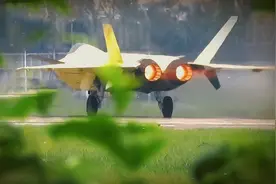 赤红尾焰！歼20A配备WS15大方展示尾部，老款歼20或已经全部停产图片