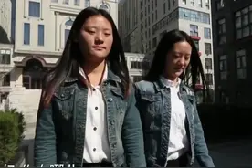 双胞胎姐妹刚出生被抛弃，20年后含泪寻母，找到后母亲却不愿现身图片