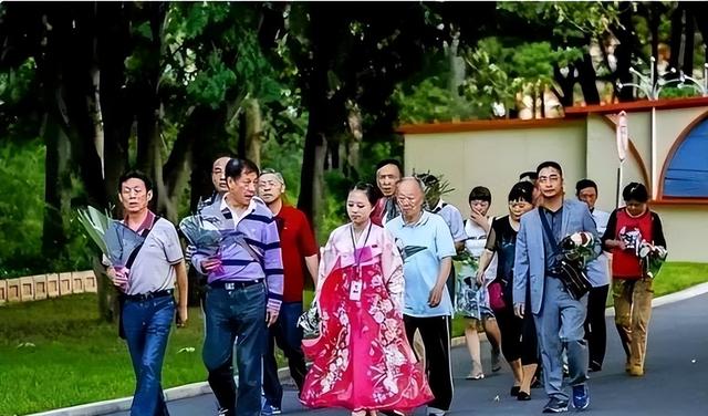 中国游客到朝鲜游玩，朝鲜人疑问：为什么中国人是这样的？