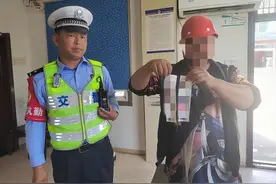 网友举报：男子双手离把“炫”车技 交警：找到他了！处罚！图片