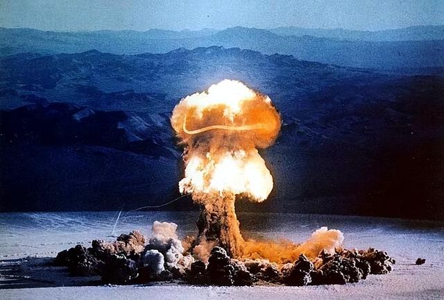美国重启核试验，将推动全球秩序大乱！美国人麻了：总统怕是疯了