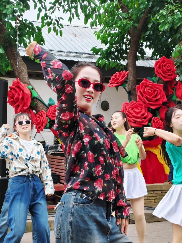 神木石峁遗址文化旅游区人气爆棚，精彩活动燃炸假期