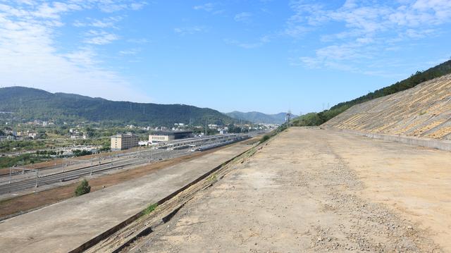 冬日登高燕尾寨，高铁西站现眼前，梅州人休闲有了新去处