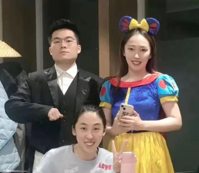 董宇辉成大款，顿顿当老板，留下的YOYO却熬成“废子”令人唏嘘