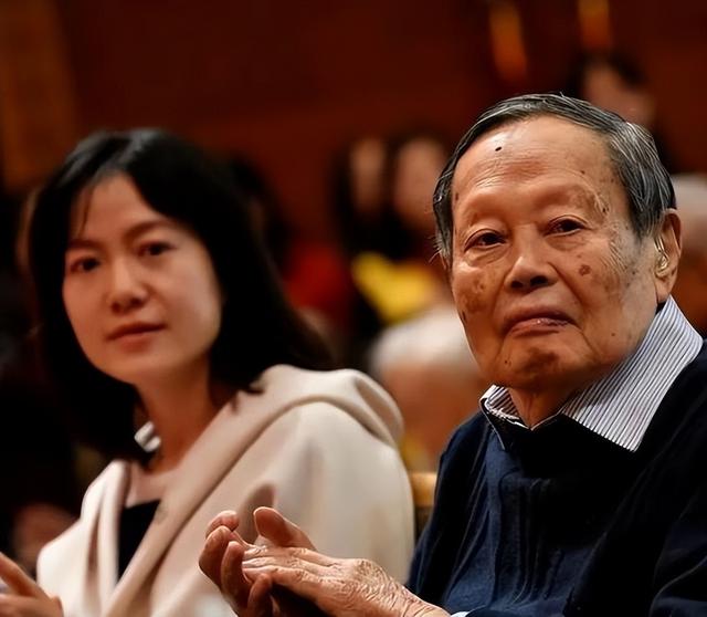 翁帆终于不再隐瞒，与杨振宁结婚16年后，含泪说出俩人结婚真相