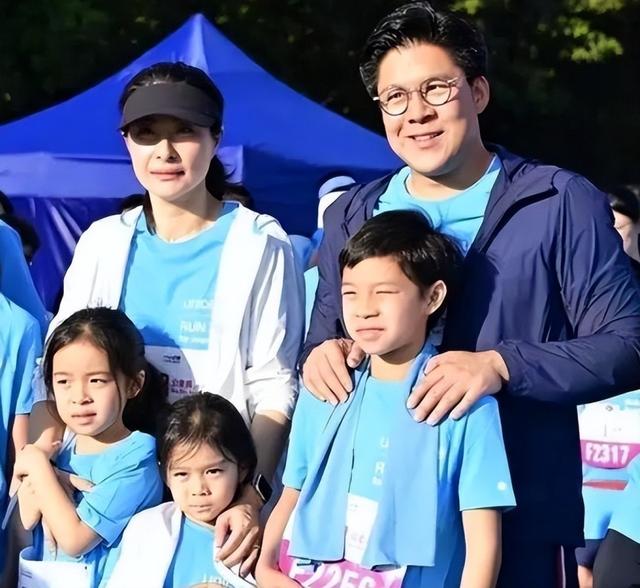 郭晶晶也没想到，79岁公公霍震霆再破天花板，让整个豪门圈沉默了