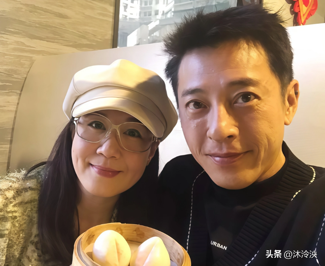 为了不变老，这对夫妻坚持31年不吃肉不生子，如今62岁近况不敢认