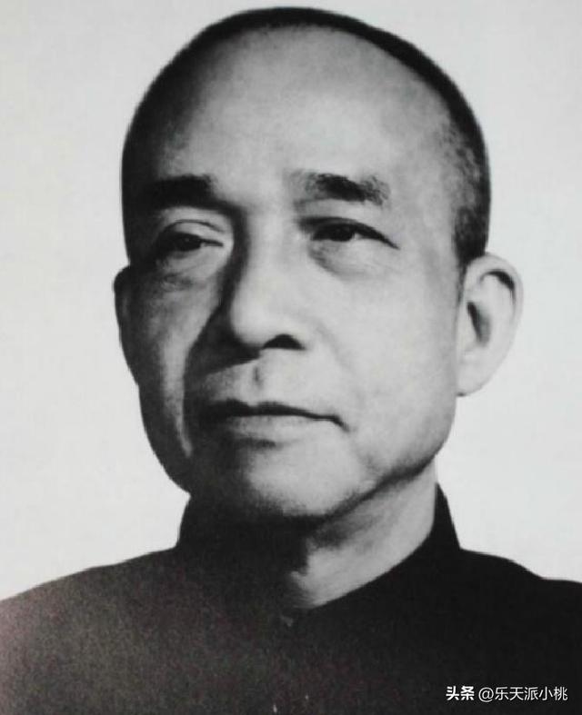 他曾担任副总理21年，晚年升至正国级，临终前将所有积蓄上交国家