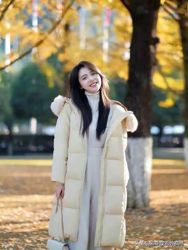 河南郑州一校花好漂亮, 身高168cm体重46kg ,美的让人移不开眼