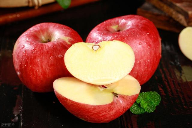 吃降压药不能吃苹果？再三提醒：吃降压药时，最好远离“4物”