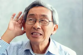 人老了一定会耳背吗？该怎么补救？少数人知道的3个技巧分享给你图片