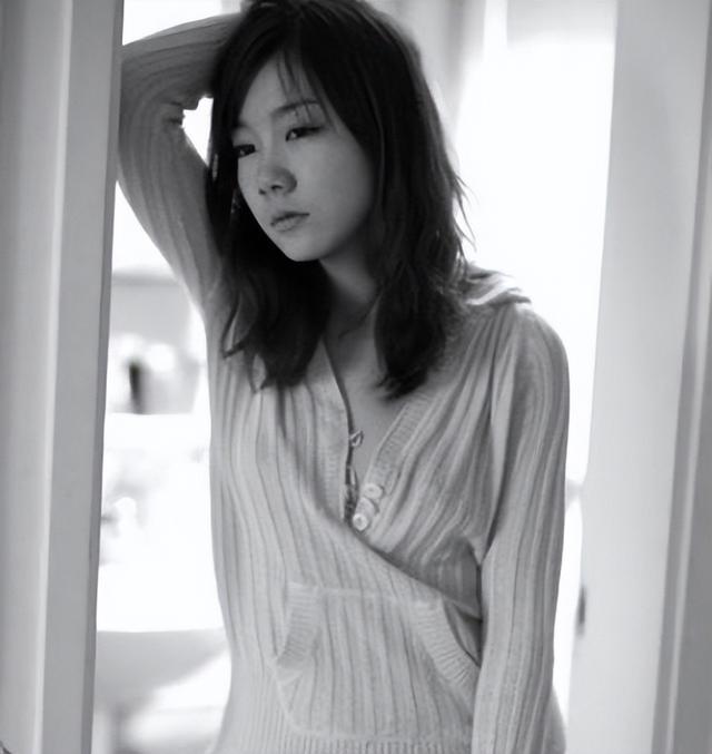 11年，她全裸接受采访，并扬言老了还会拍裸照，14年过去她怎样了