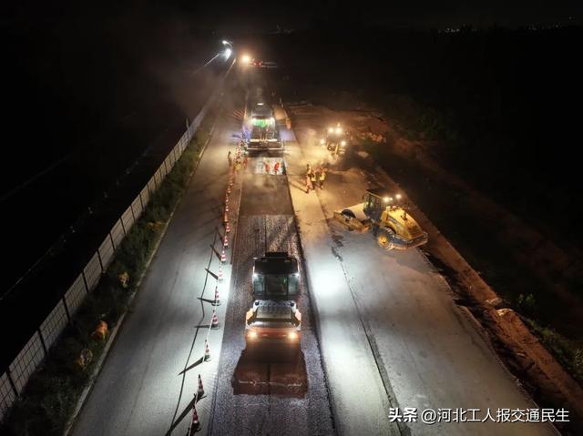 沥青路面施工正式拉开序幕！衡德高速改扩建二分部进入路面施工新阶段