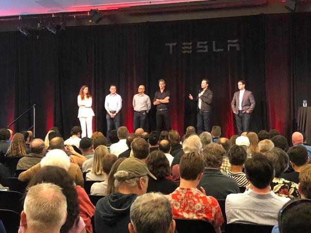 特斯拉狂批通过！批准马斯克万亿美元薪酬，其与机器人共舞庆祝