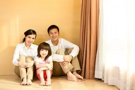 我怀孕了，孩子的父亲却不是我丈夫，我该不该告诉丈夫？图片