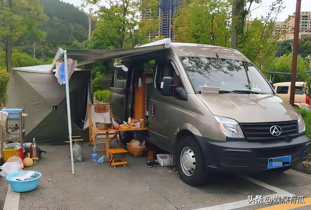 上海71岁老太卖房自驾旅游 , 9年没回家 , 坦言：不会给亲人留一分钱