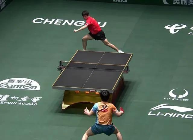 成都的决战之夜,空气中弥漫着紧张与期待。