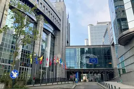 欧盟“下手”，比亚迪等多家知名中国车企中招！奔驰、宝马、大众火速发声：反对！挪威表态：不会跟随欧盟图片