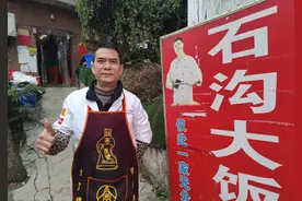 四川夫妻用20年，把路边餐馆做上央视，绝活菜只用5秒就能炒出来图片