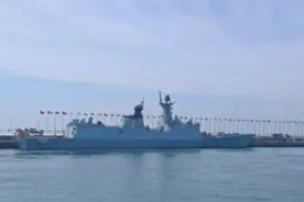 北部战区海军5艘舰艇集结青岛图片