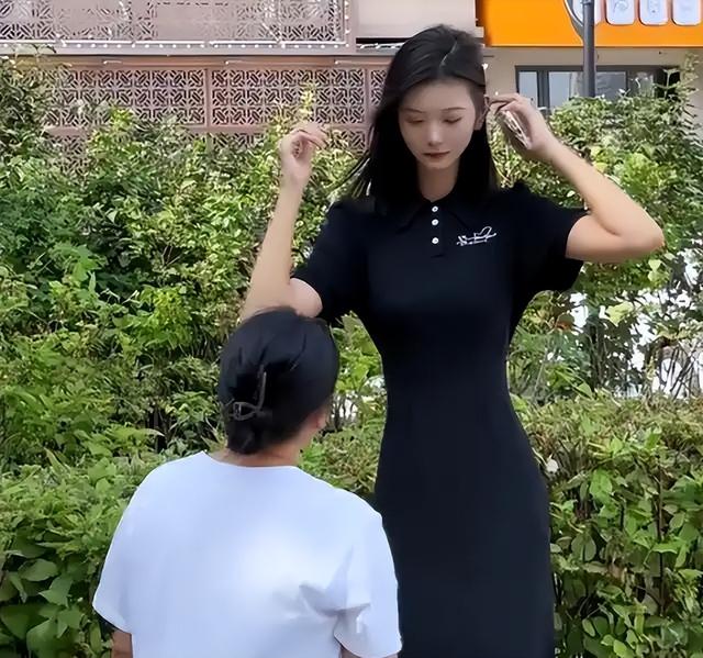 东北女孩身高2.26米，貌美如花，妈妈却天天发愁：这辈子都难嫁人