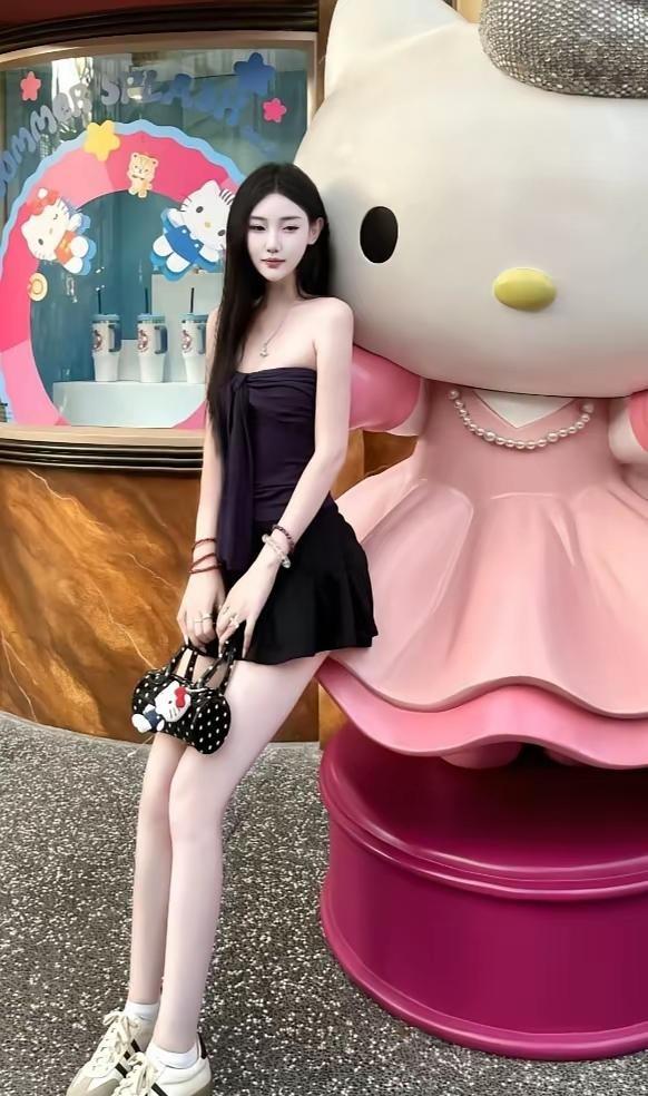 相亲对象提前到达，美貌超出预期，我发现她有个特殊身份