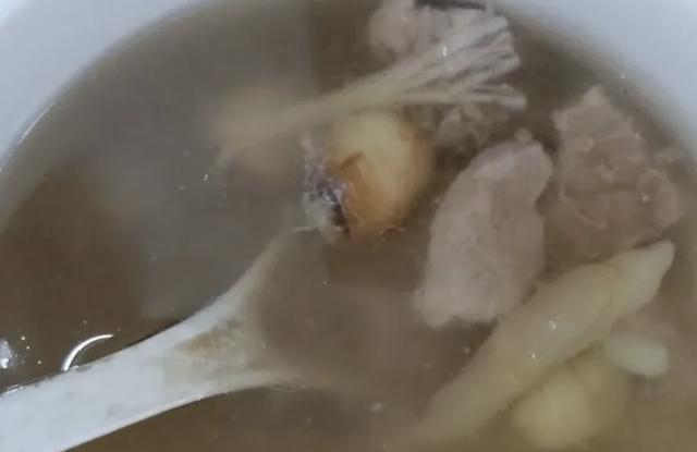 上火可以喝花胶鸡脚汤吗 2026年上火可以喝花胶鸡脚汤吗小孩