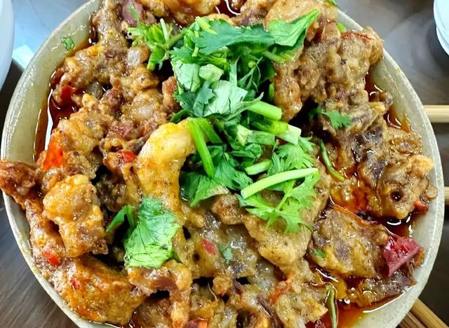 正式通车！全线免费！新挖赏秋天花板小城，绝美彩林不输九寨！地道美食50元吃爽！