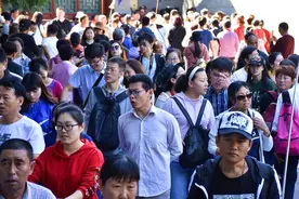 中国人口都14亿多了，虽说近年新生儿渐减，但也是在千万左右。图片