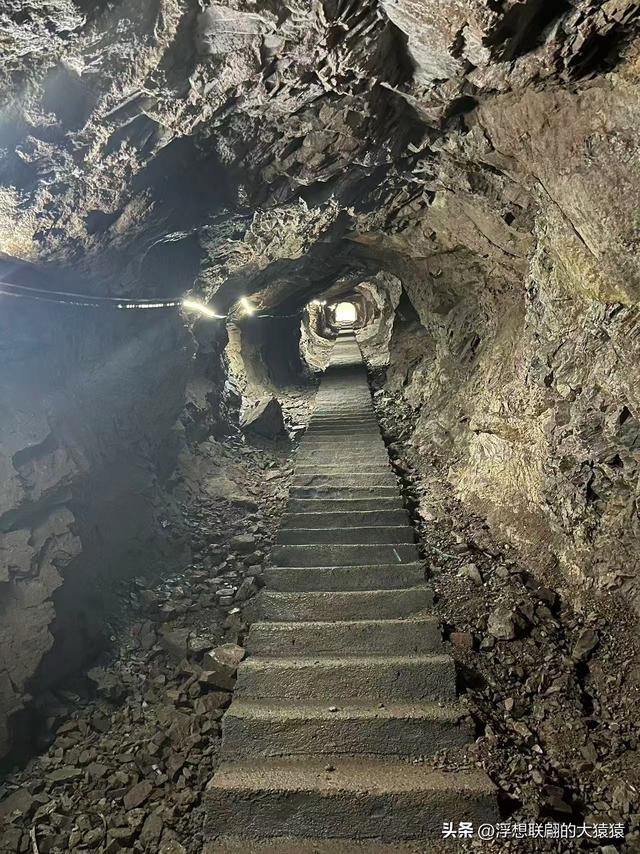 莱芜苗山镇铜山村里的汉代铜矿洞