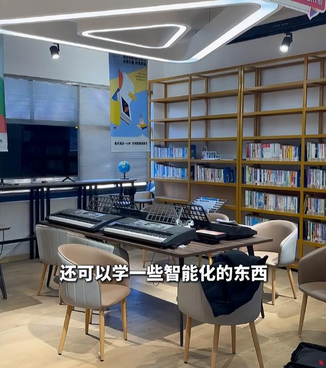 刘强东给老家送年货现场曝光	，令人恶心的一幕出现，当场被人制止