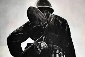 他与部队走散跌落山崖，竟发现敌指挥部，心想：既然来，就端掉它图片