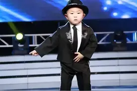 童星张峻豪：3岁出名，5岁上春晚，如今15岁的他早已是父母的骄傲图片