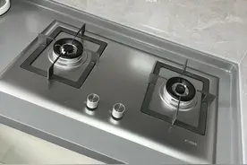 同是燃气灶，我家的600元，邻居的3000元，为何？对比后恍然大悟图片