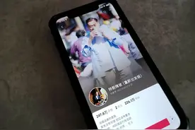 网红厨师，打起来了图片