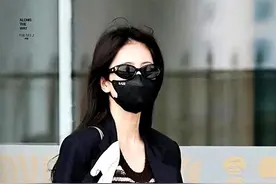 白鹿，西装小短裙，黑色透明丝袜，性感魅惑图片