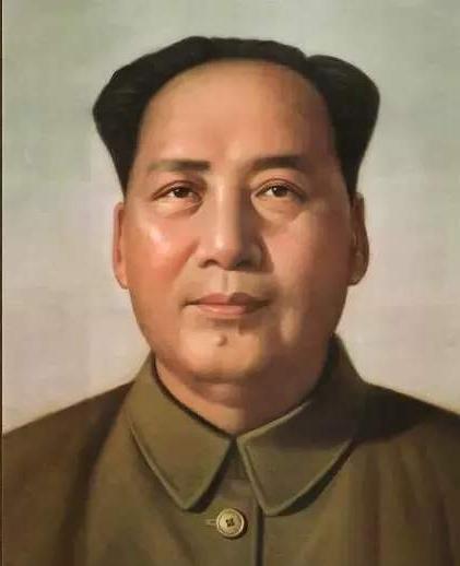 天安门城楼上，为何不悬挂毛主席的照片	，反而要挂毛主席的画像?