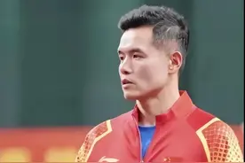 刘国正现身成都再次指导王楚钦，无奈何来去匆忙、恨时间太短图片